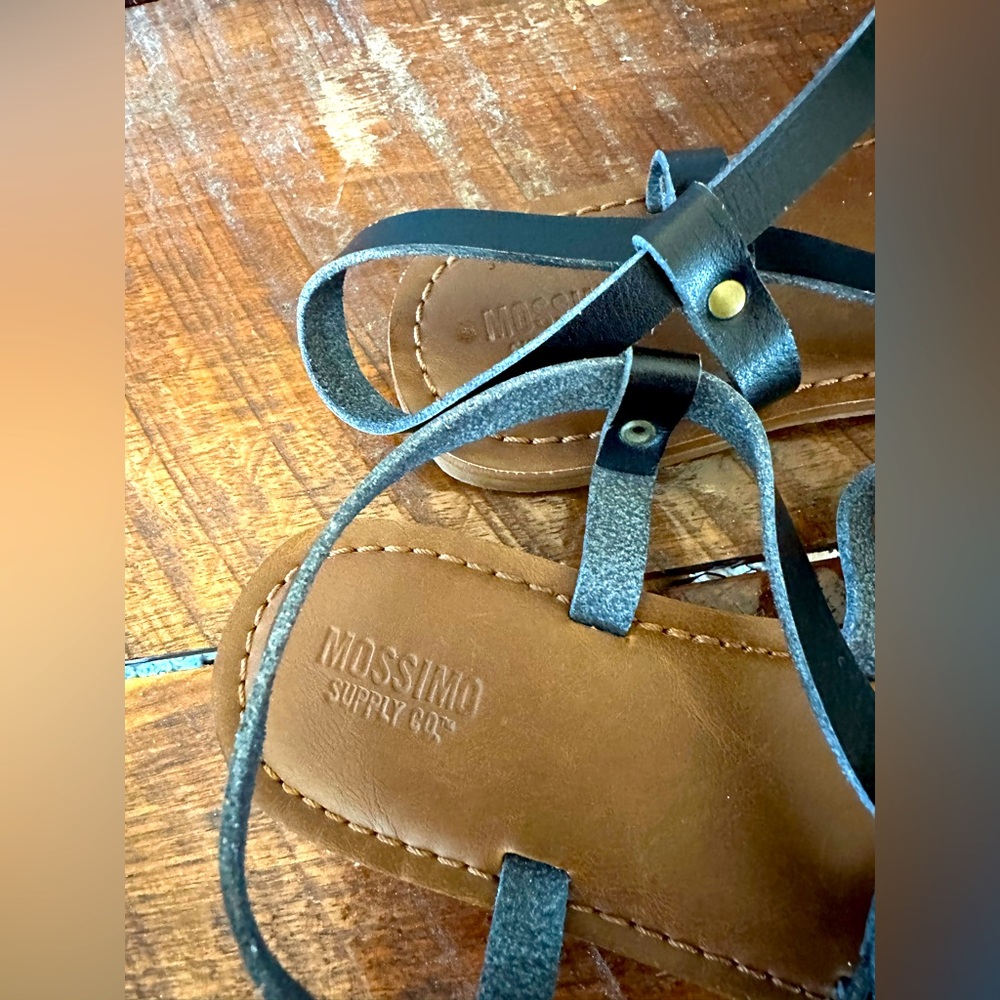 Mossimo black scrappy sandal,